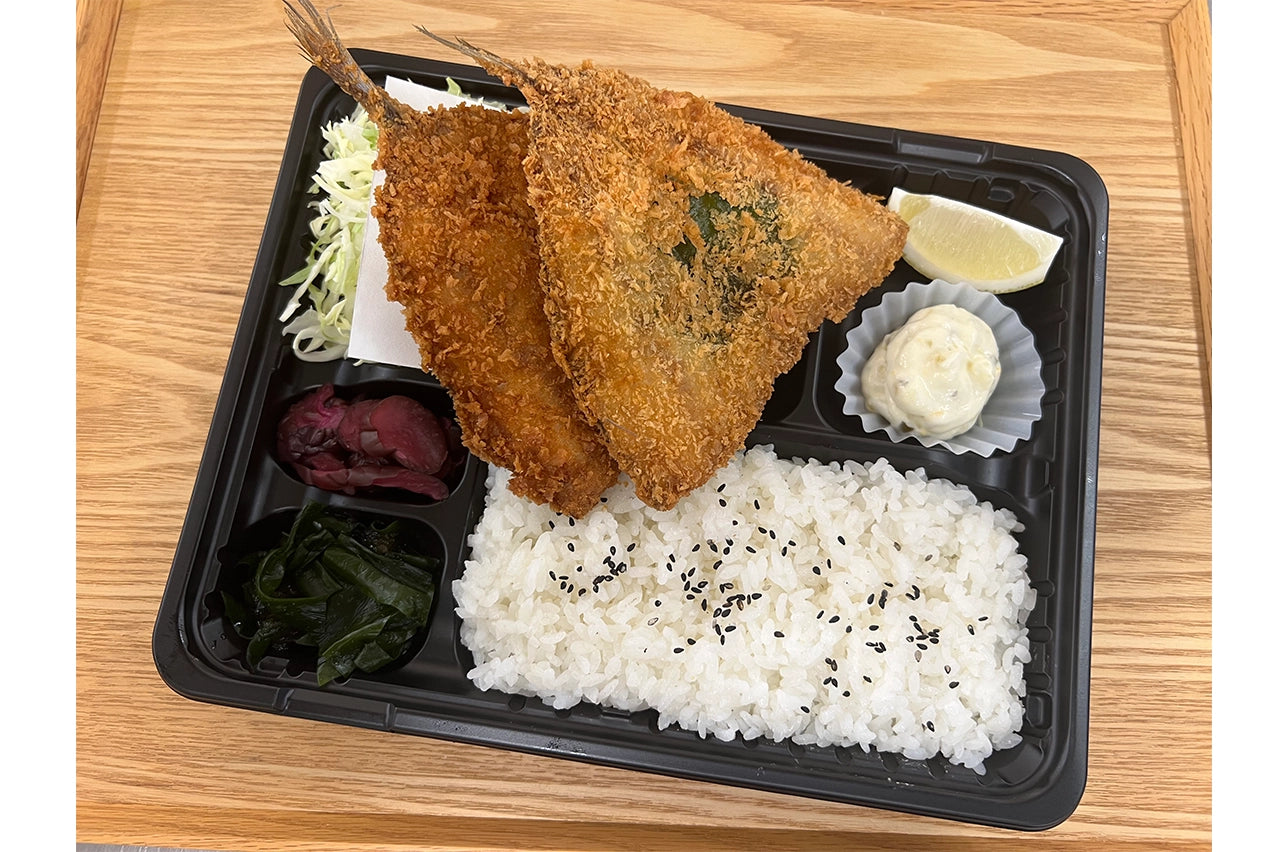 地あじフライ食べ比べ弁当(アジ、大葉アジフライ)